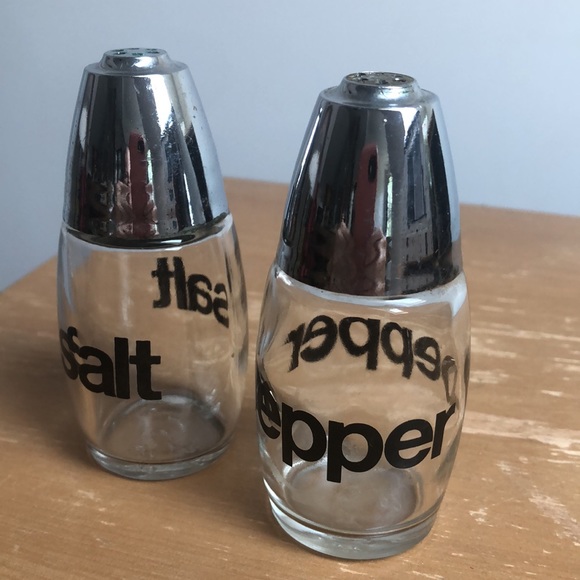 Set of glass s & p shakers - Picture 2 of 5